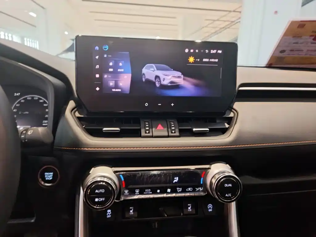 Toyota RAV4 — миниатюра 13