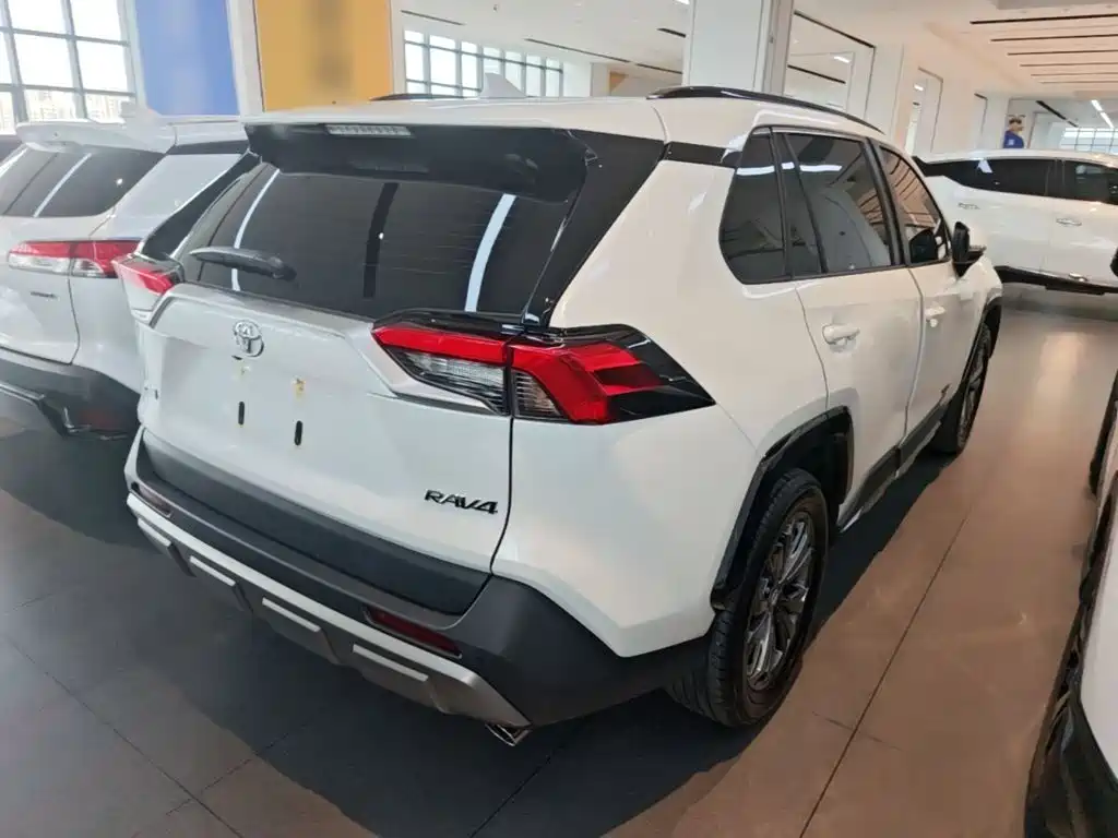 Toyota RAV4 — миниатюра 7