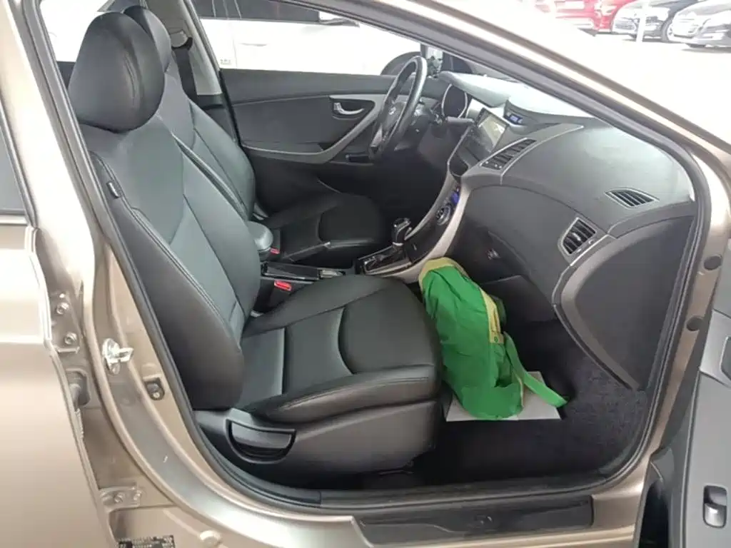 Hyundai Elantra Langdong — миниатюра 25