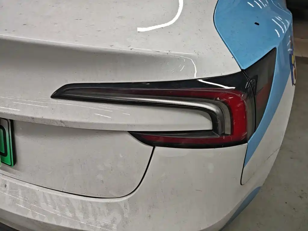 Tesla Model 3 — миниатюра 8