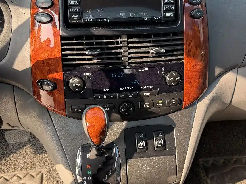 Toyota Sienna — миниатюра 22