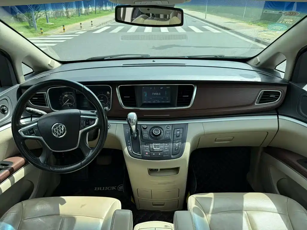 Buick GL8 — миниатюра 7