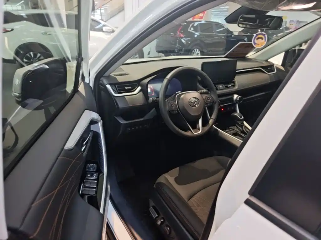 Toyota RAV4 — миниатюра 16