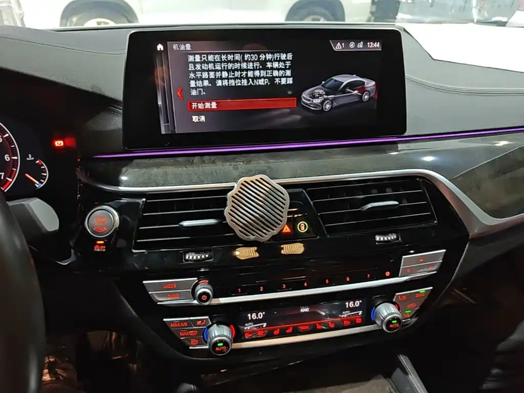 BMW 5 Series — миниатюра 13