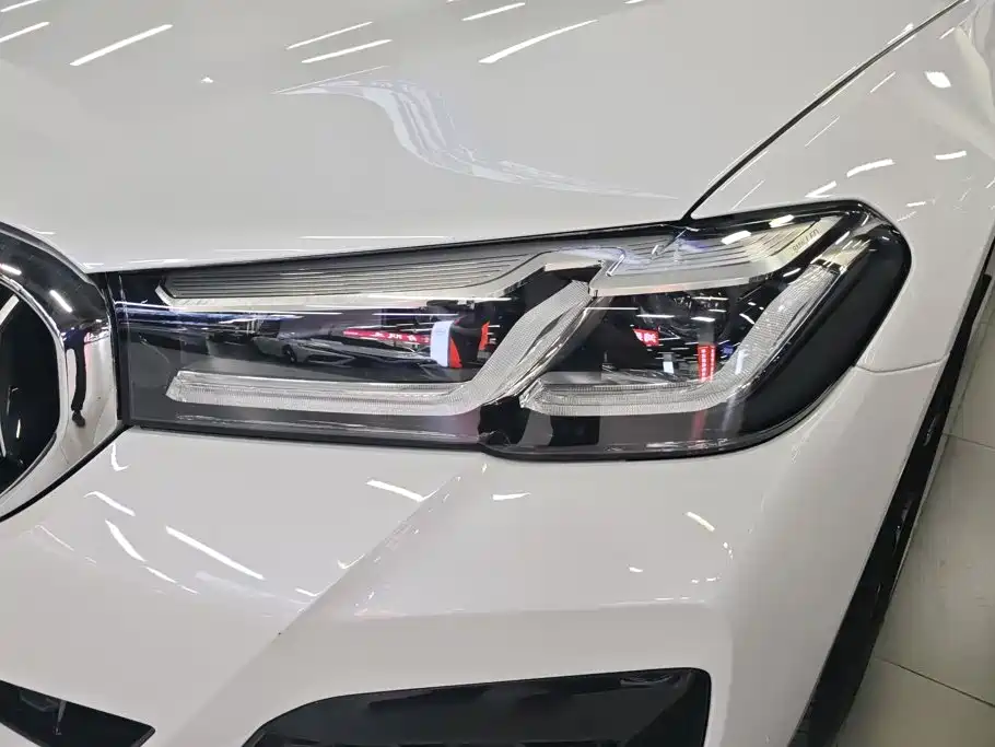 BMW 5 Series — миниатюра 5