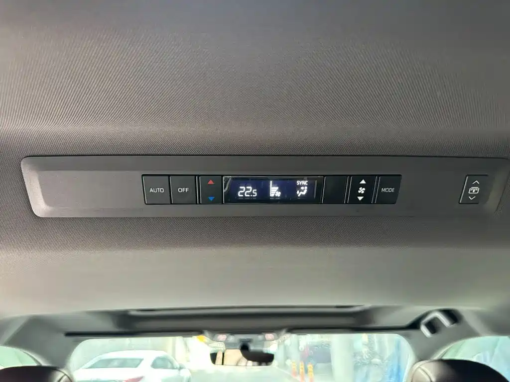 Toyota Granvia — миниатюра 16