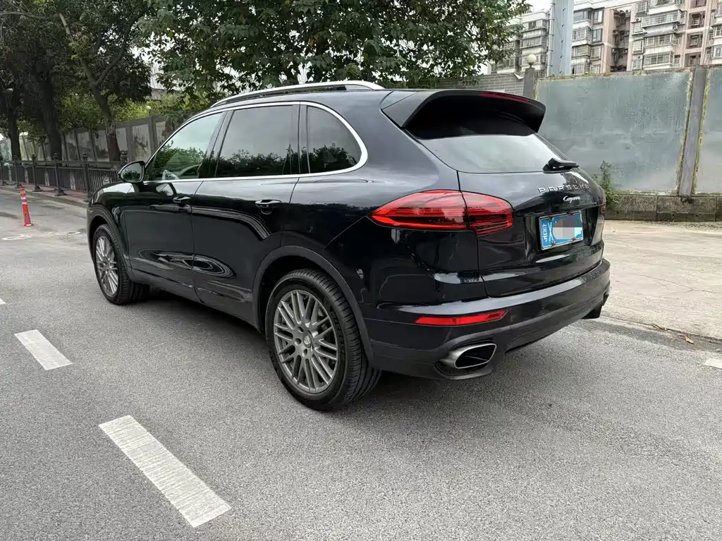 Porsche Cayenne — миниатюра 4