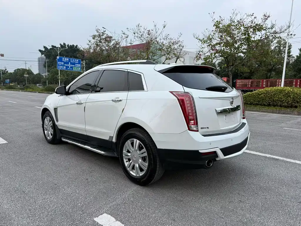 CADILLAC SRX