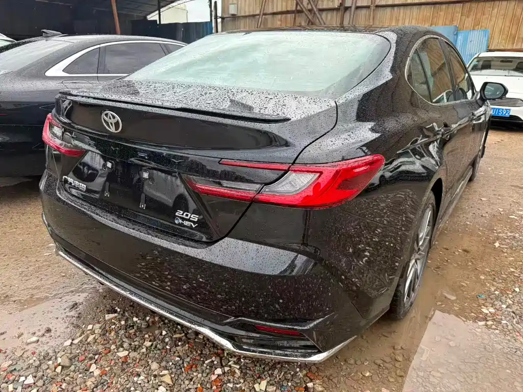 Toyota Camry — миниатюра 7