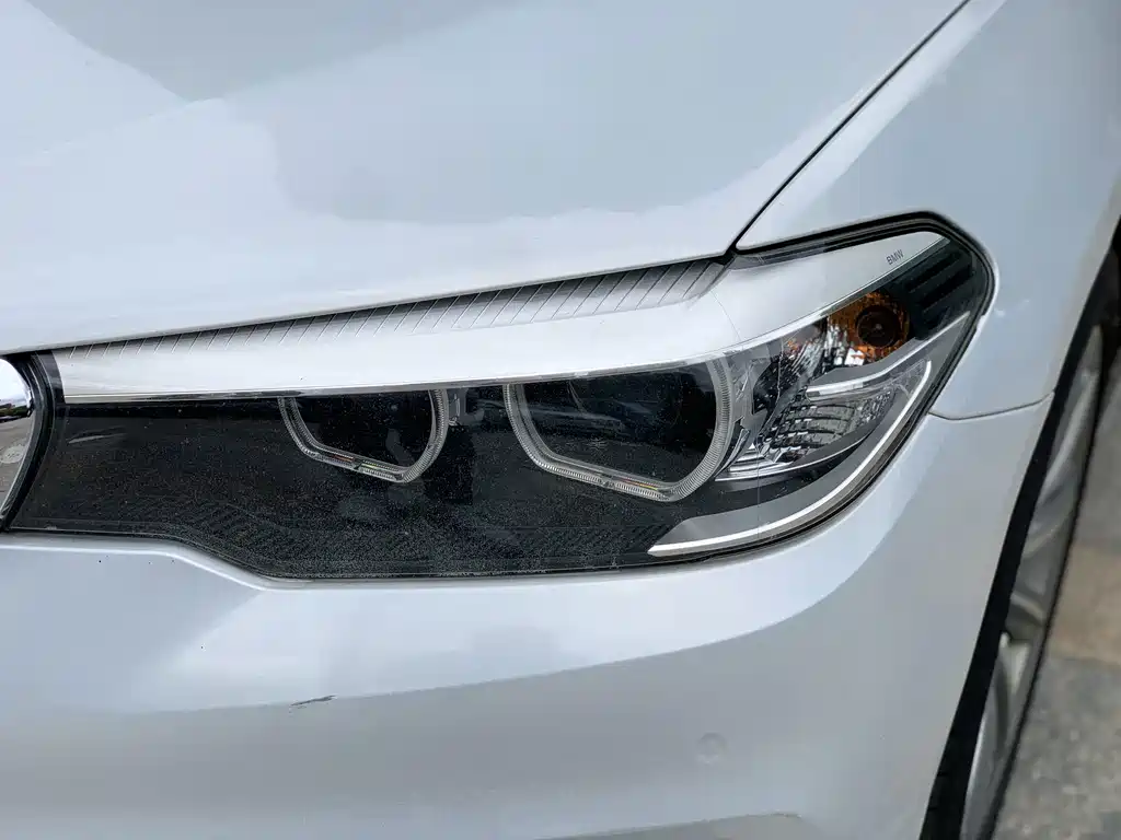 BMW 5 Series — миниатюра 7