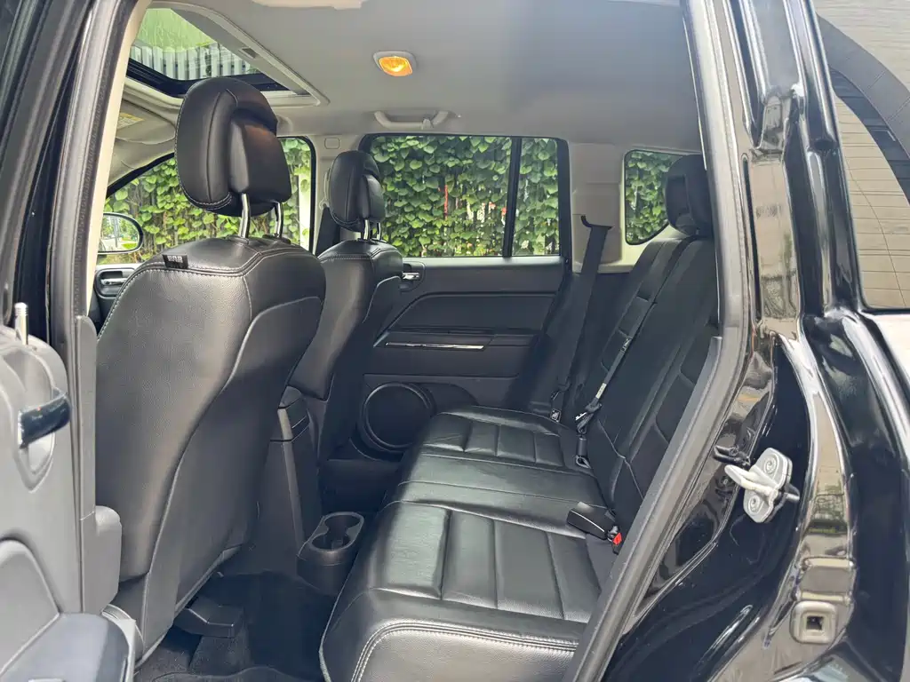 Jeep Compass (Import) — миниатюра 14