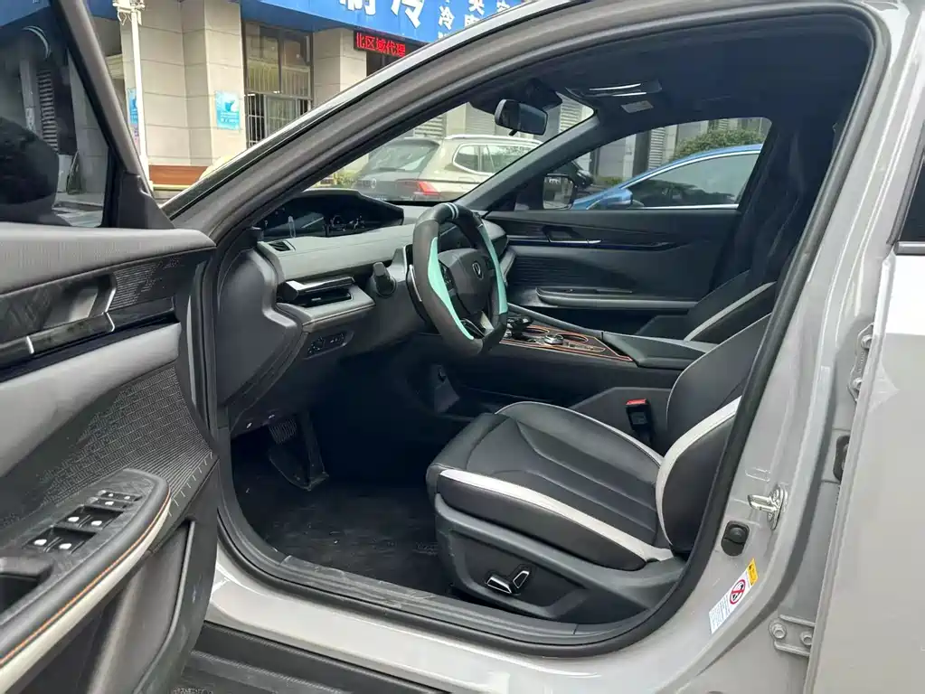 Changan UNI-V 2022 1.5T Luxury