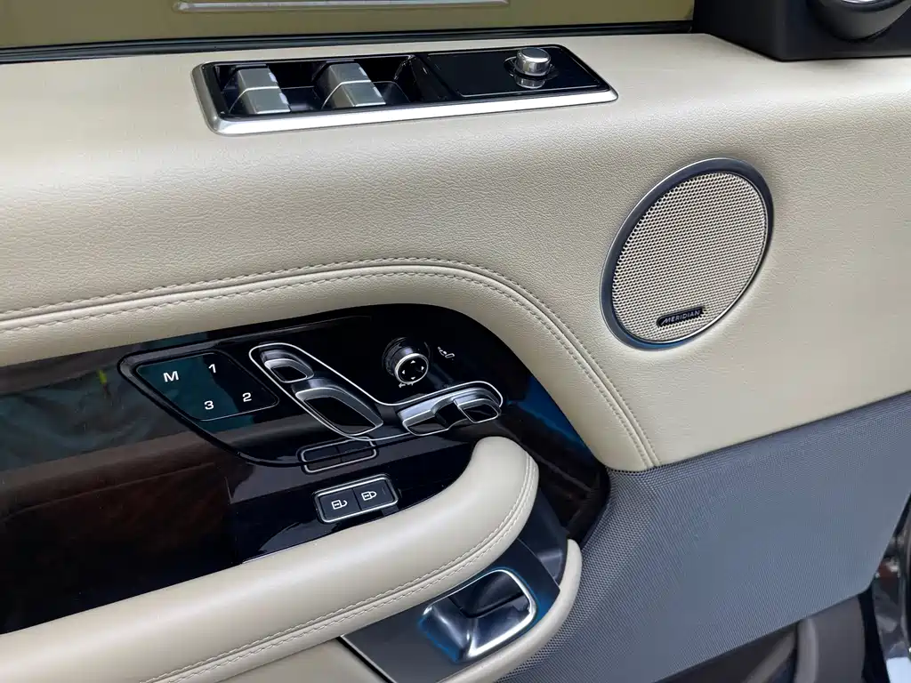 Land Rover Range Rover — миниатюра 15