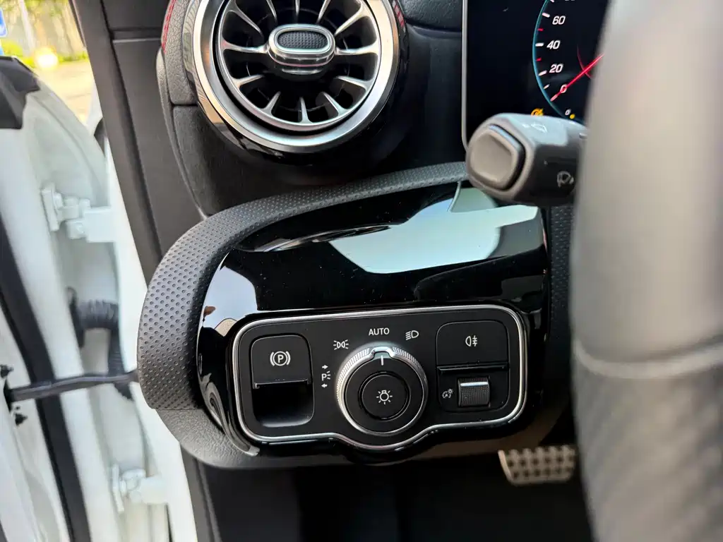 Mercedes-Benz CLA (Import) — миниатюра 22