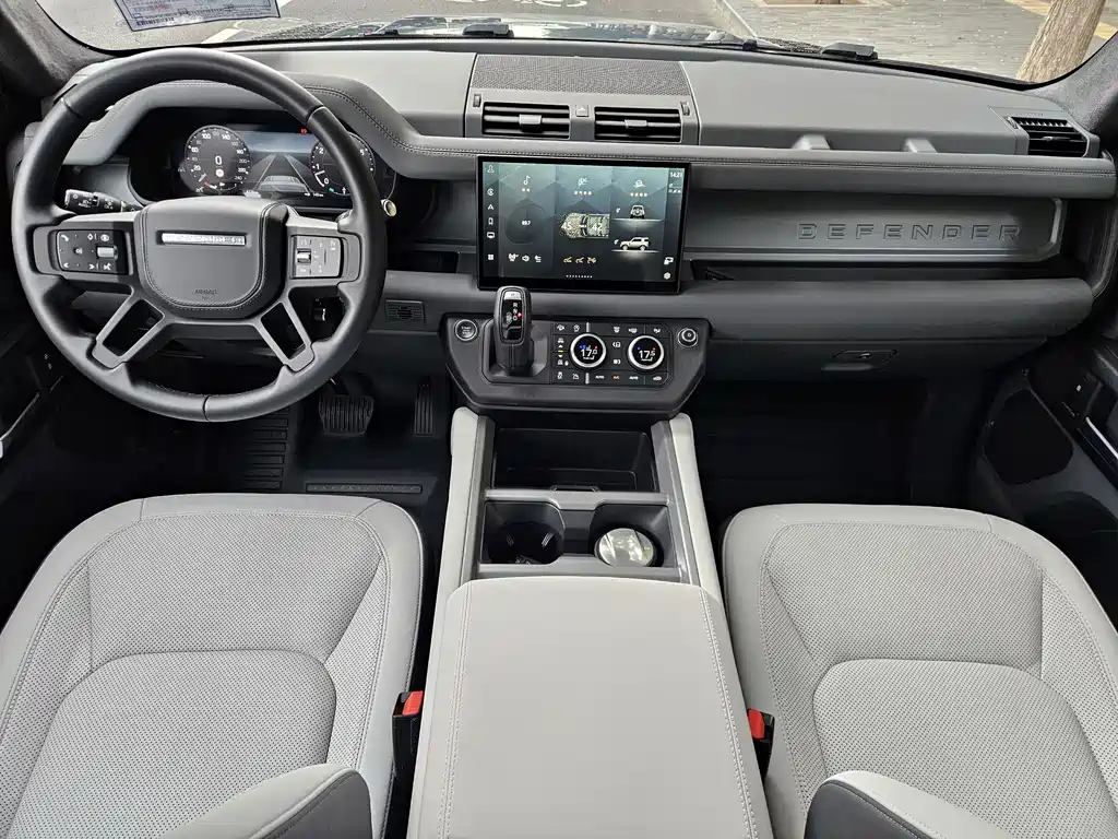 Land Rover Defender — миниатюра 7
