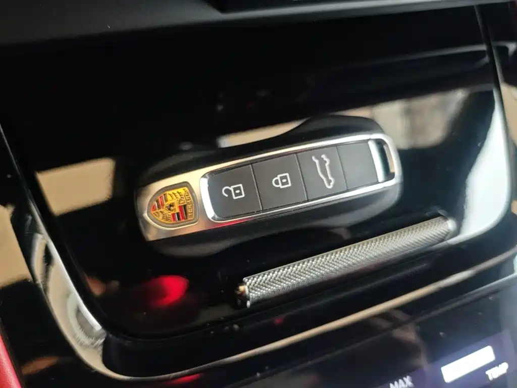 Porsche Cayenne — миниатюра 9