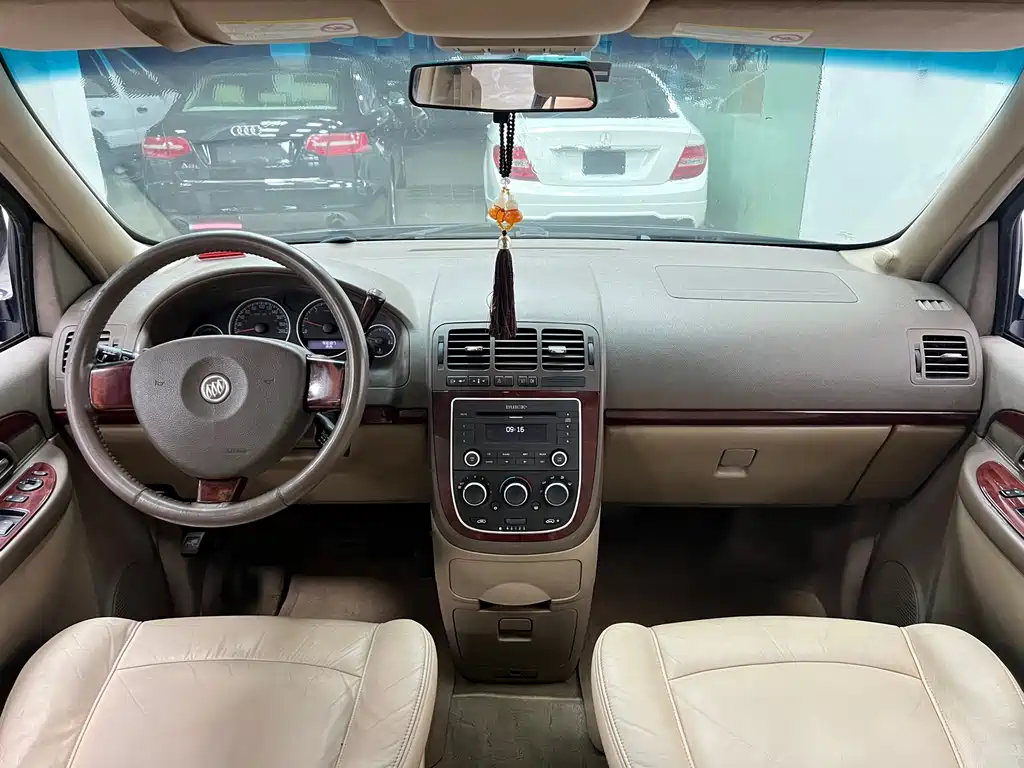 Buick GL8 — миниатюра 8