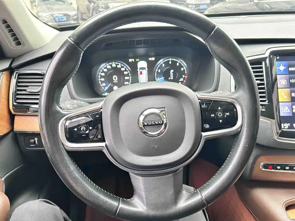 Volvo XC90 — миниатюра 21
