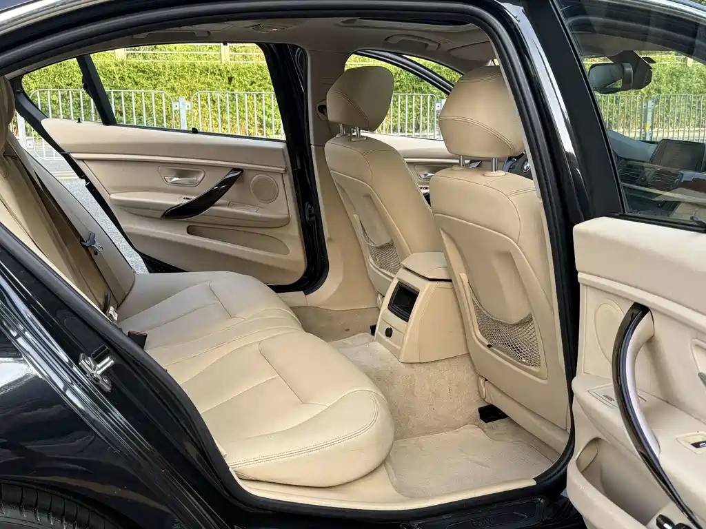 BMW 3 Series — миниатюра 12