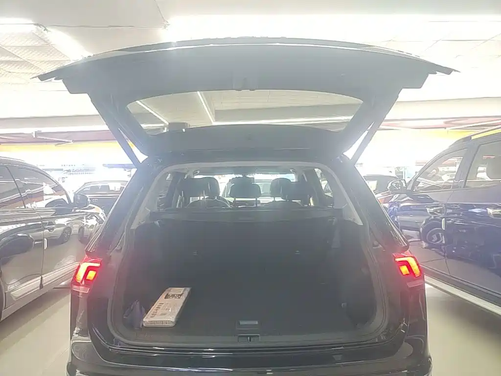 Volkswagen Tiguan L — миниатюра 19