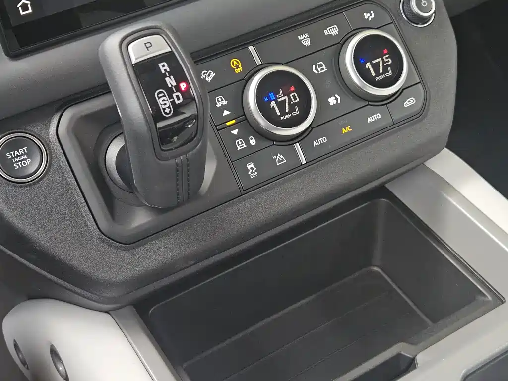 Land Rover Defender — миниатюра 12