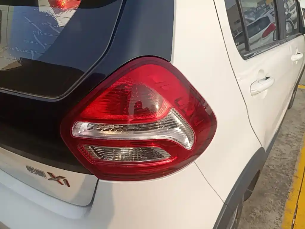 Geely Vision X1 — миниатюра 8