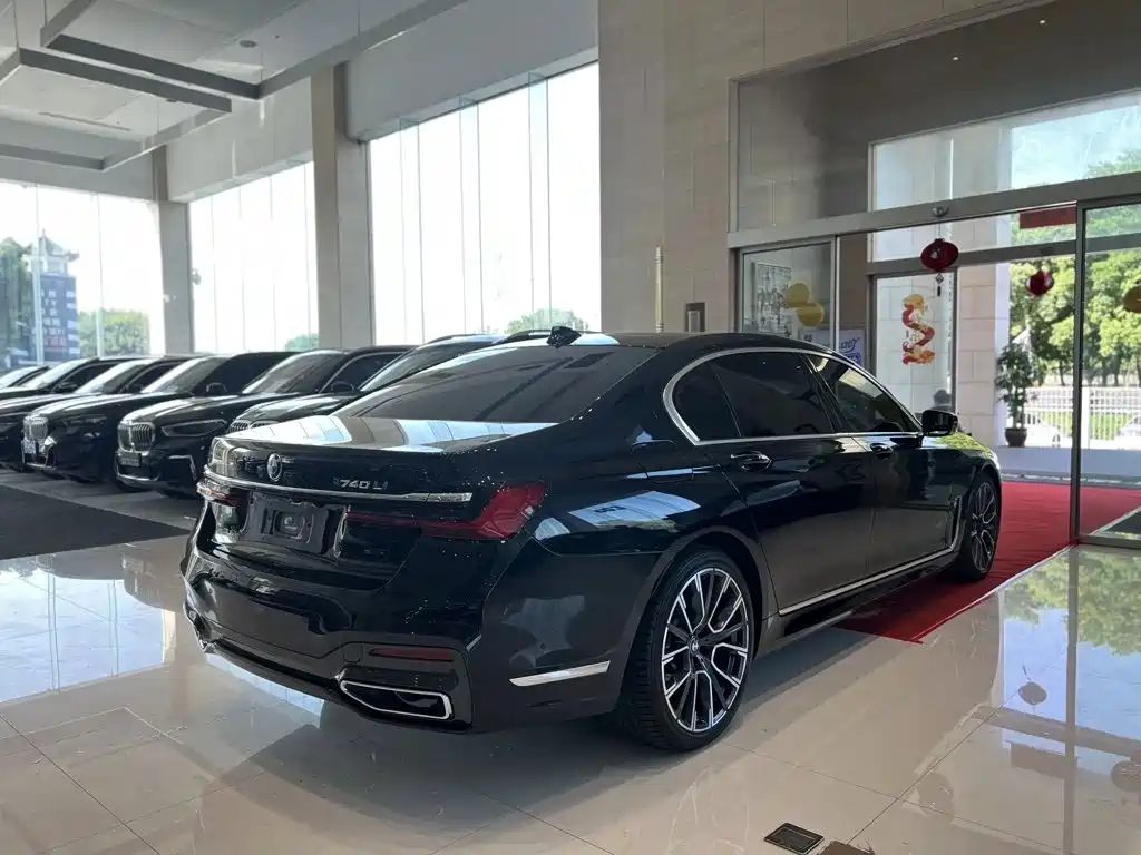 BMW 7 Series — миниатюра 8