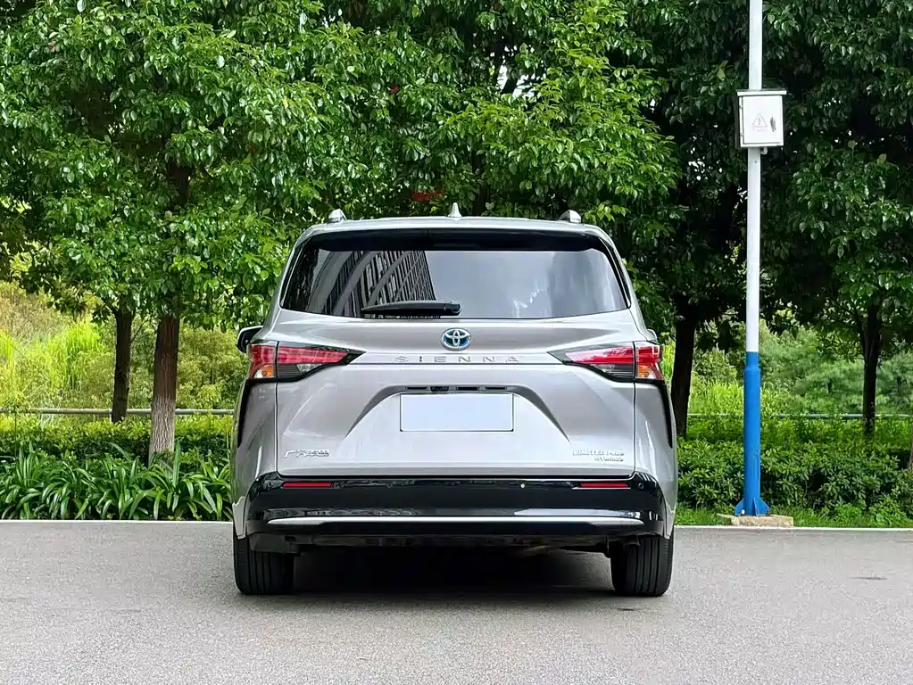 Toyota Sienna — миниатюра 5