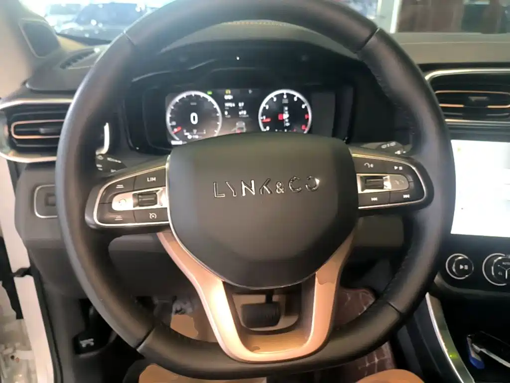 Lynk & Co 01 — миниатюра 11