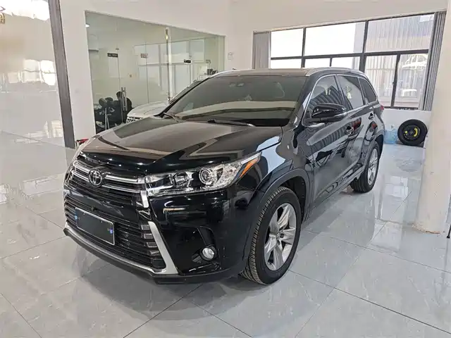 TOYOTA HIGHLANDER