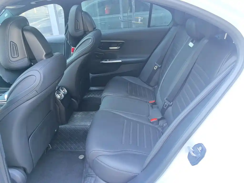 Mercedes-Benz C-Class — миниатюра 17