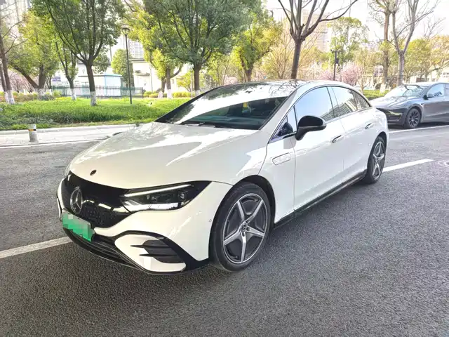 MERCEDES-BENZ EQE 2025