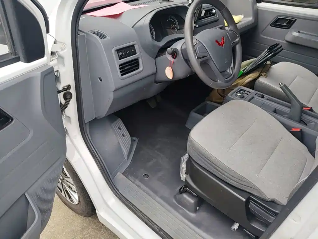 Wuling Yangguang — миниатюра 16