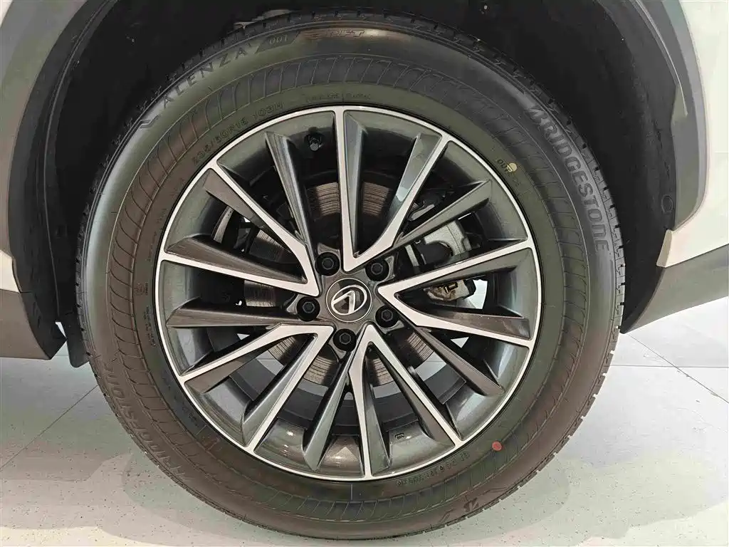 Lexus NX — миниатюра 7