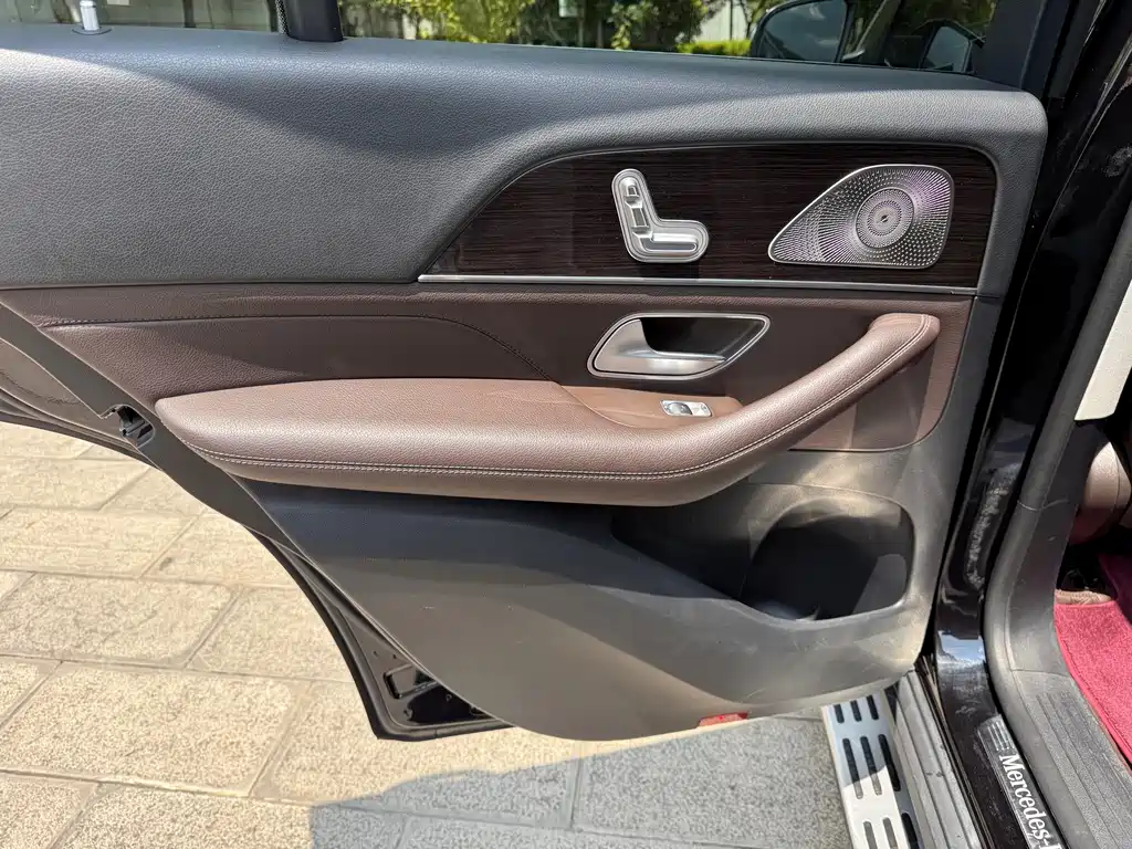 Mercedes-Benz GLE (Import) — миниатюра 32