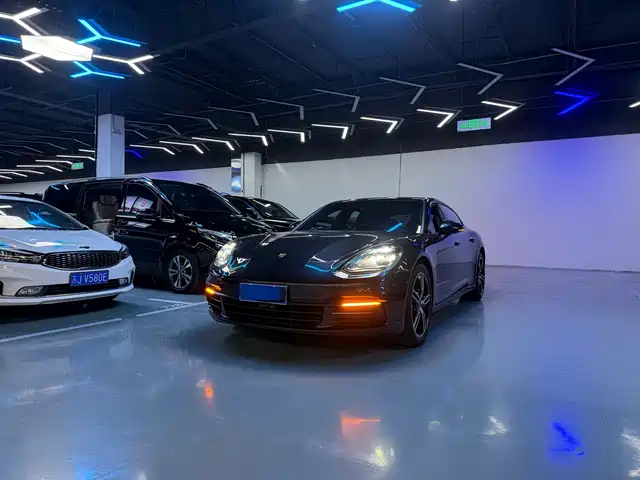 PORSCHE PANAMERA 2020