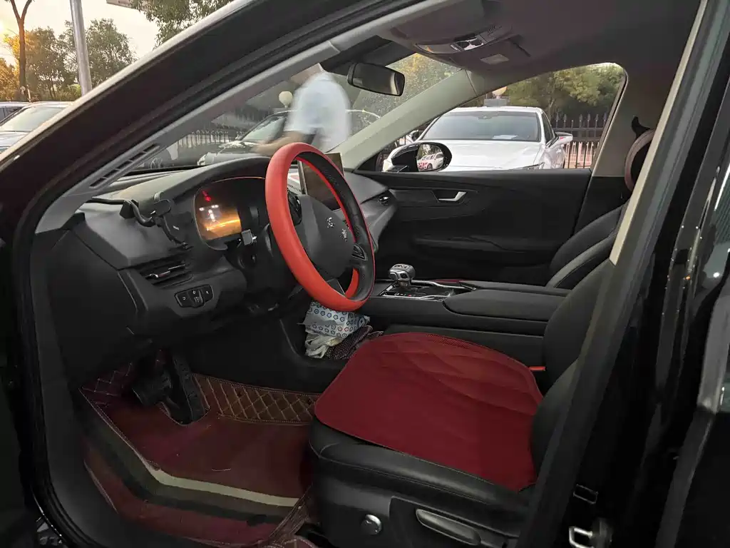 Hongqi Hongqi E-QM5 — миниатюра 8