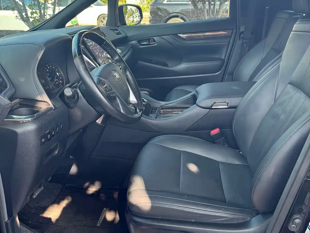 Toyota Vellfire — миниатюра 3