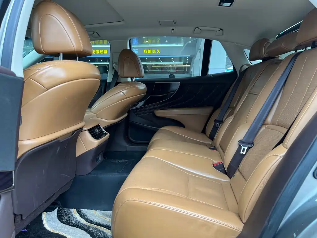 Lexus LS — миниатюра 8