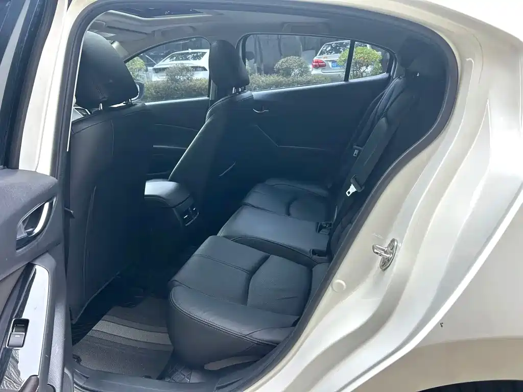 Mazda 3 Axela — миниатюра 7