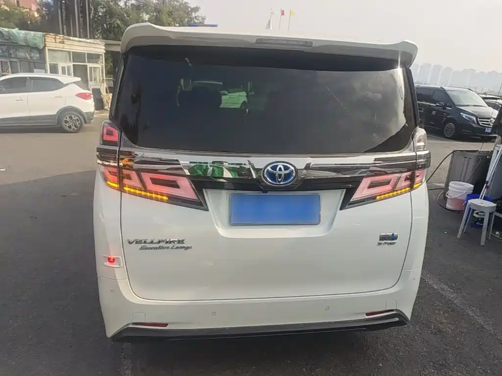 Toyota Vellfire — миниатюра 6