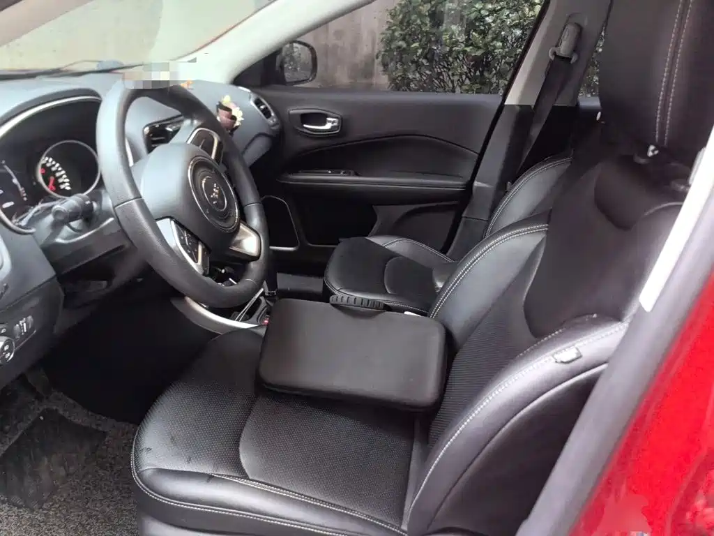 Jeep Compass — миниатюра 11