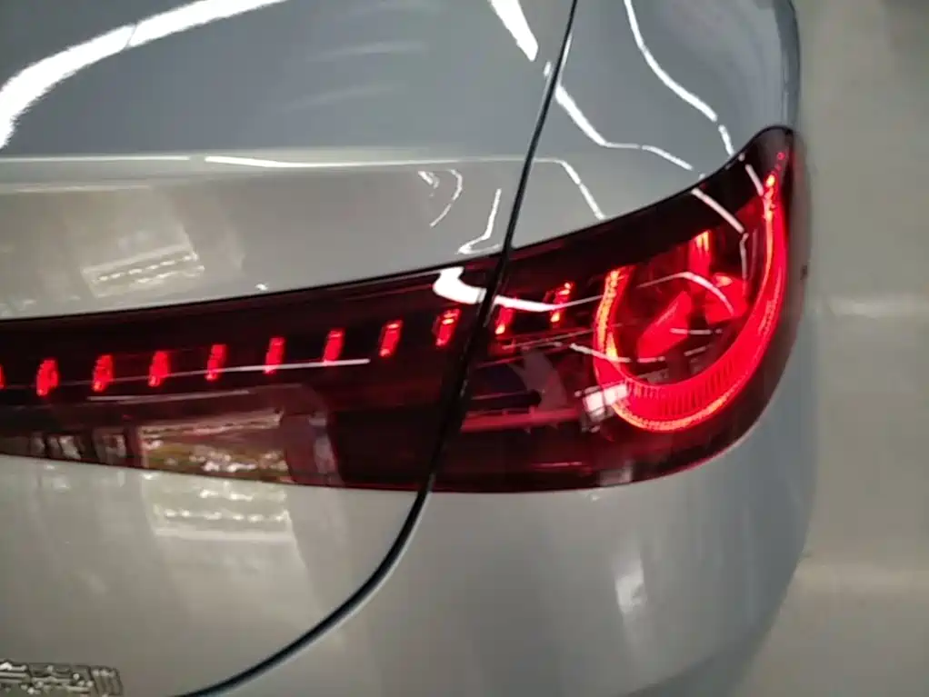 Mercedes-Benz CLA 2025 300L