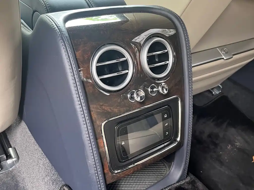 Bentley Flying Spur — миниатюра 29