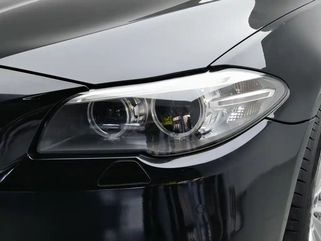BMW 5 Series — миниатюра 7