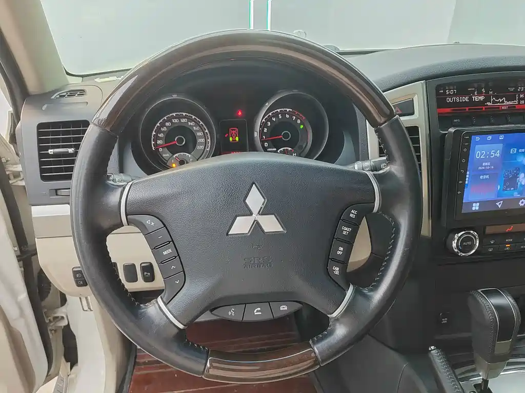 Mitsubishi Pajero (Import) — миниатюра 10