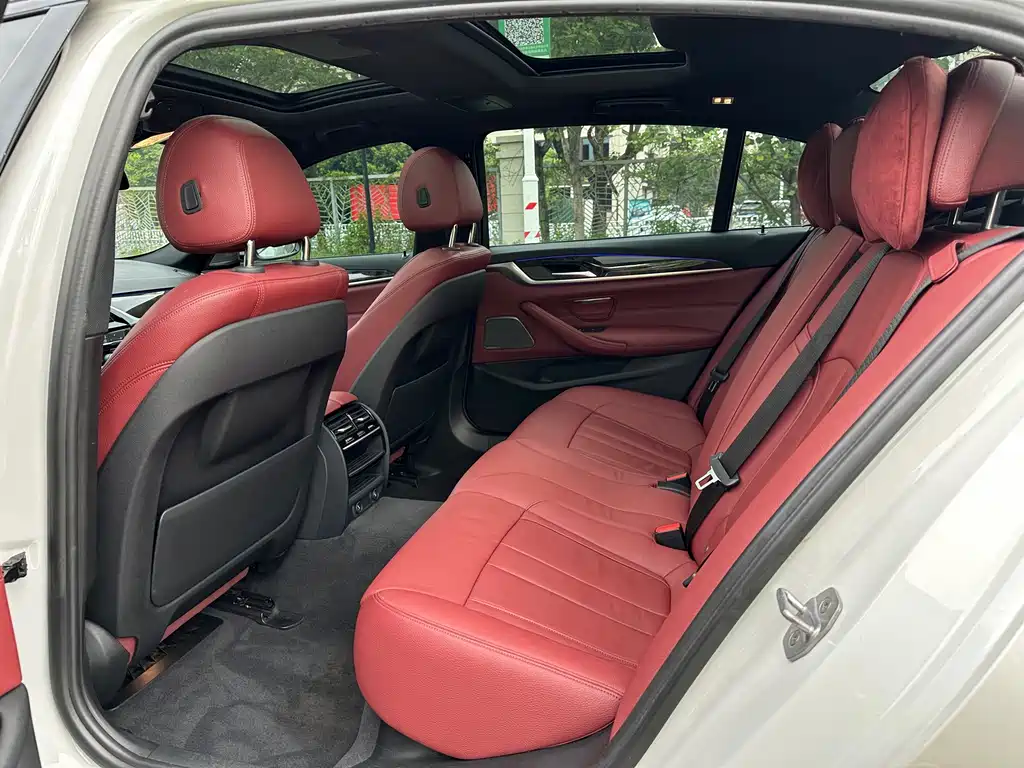 BMW 5 Series — миниатюра 8