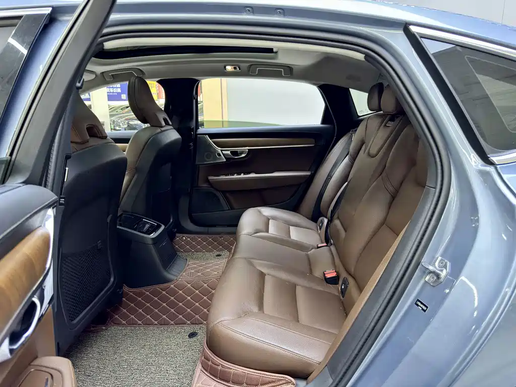 Volvo S90 PHEV — миниатюра 10