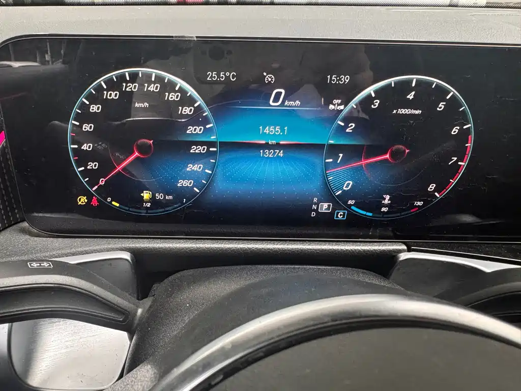 Mercedes-Benz GLB — миниатюра 12