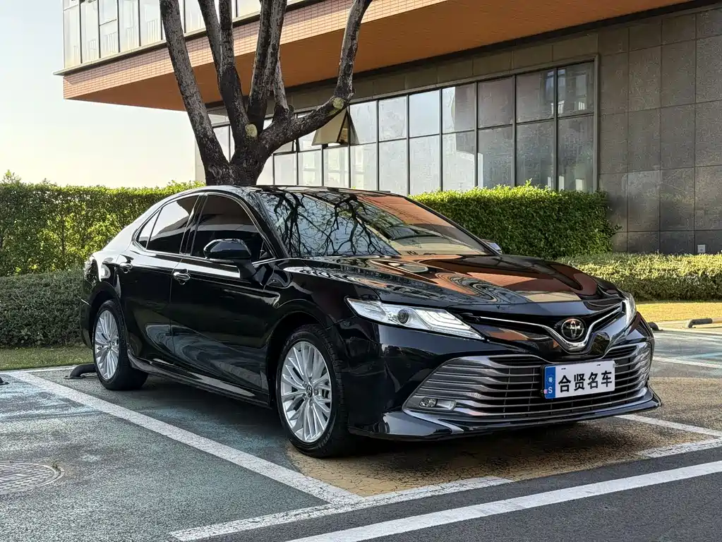 TOYOTA CAMRY